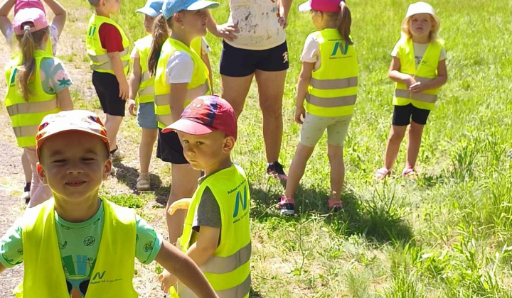 Aktuality / Deti z MŠ na výlete po našich chodníčkoch - foto