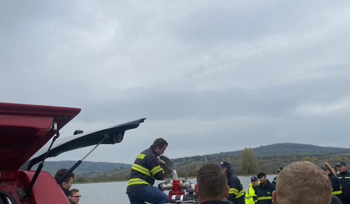 Aktuality / Hasiči v plnom nasadení - foto