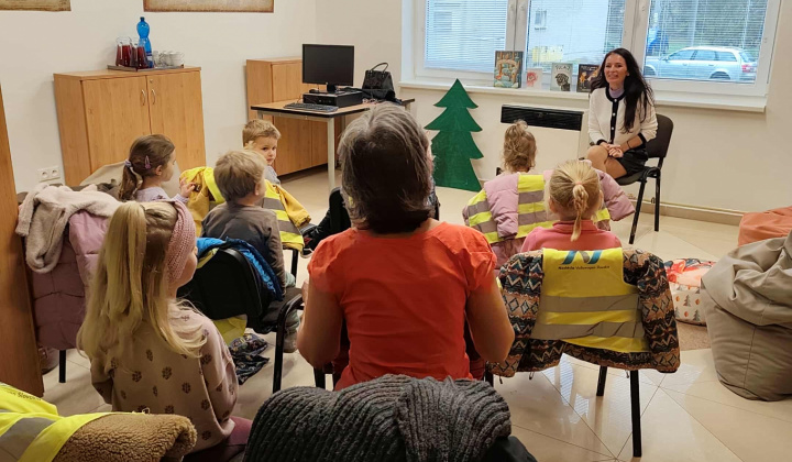 Aktuality / Beseda ''Malvínkine Vianoce'' so spisovateľkou Kristínou Mišovičovou  - foto