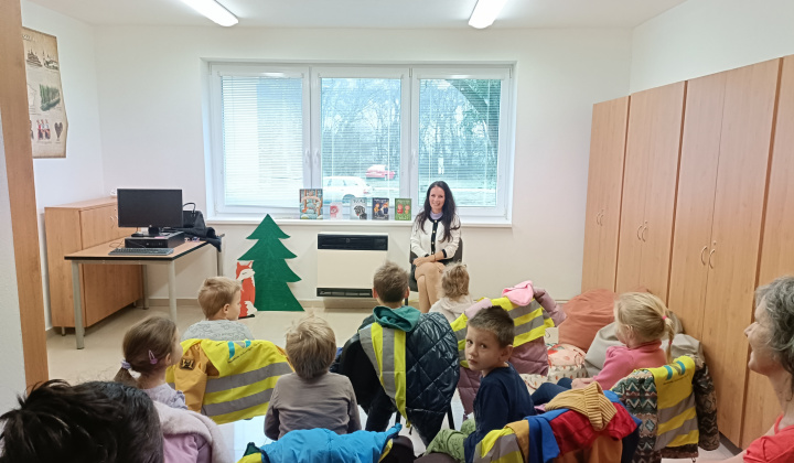 Aktuality / Beseda ''Malvínkine Vianoce'' so spisovateľkou Kristínou Mišovičovou  - foto