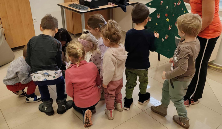 Aktuality / Beseda ''Malvínkine Vianoce'' so spisovateľkou Kristínou Mišovičovou  - foto