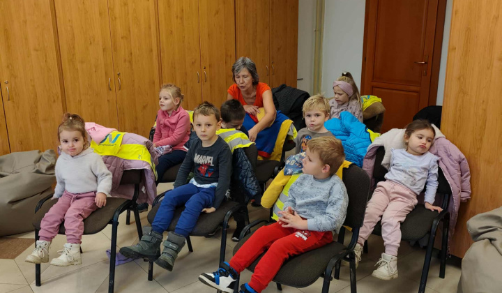 Aktuality / Beseda ''Malvínkine Vianoce'' so spisovateľkou Kristínou Mišovičovou  - foto